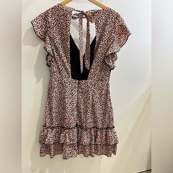 Threads and States Los Angeles, Beautiful floral mini dress! - Picture 4 of 5